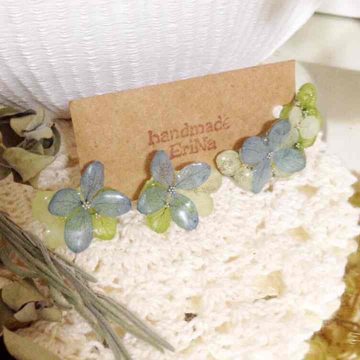 2500円 ピアスとカフの3セット(*Ü*)