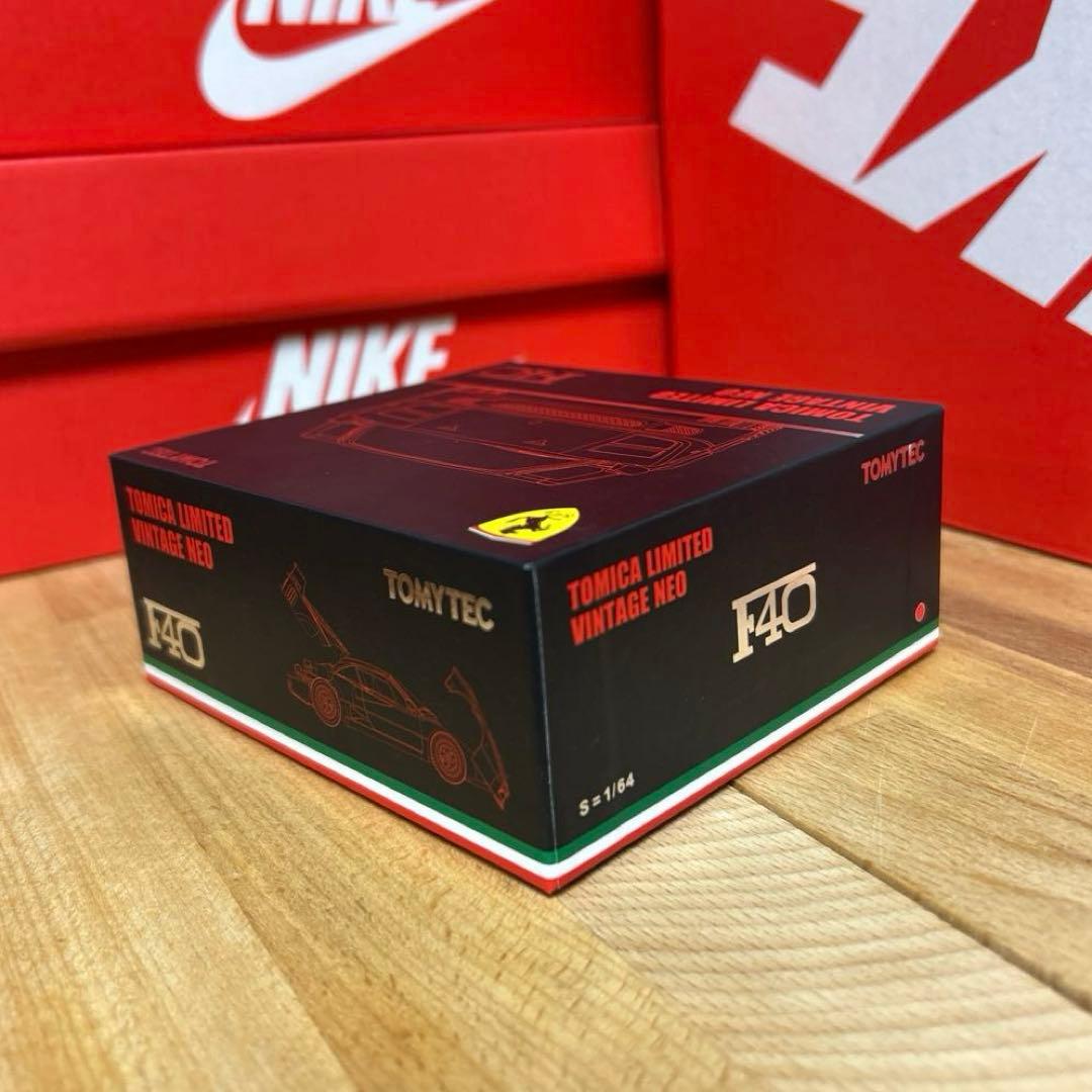 トミカリミテッドヴィンテージネオ フェラーリ F40 LV-NEO 赤