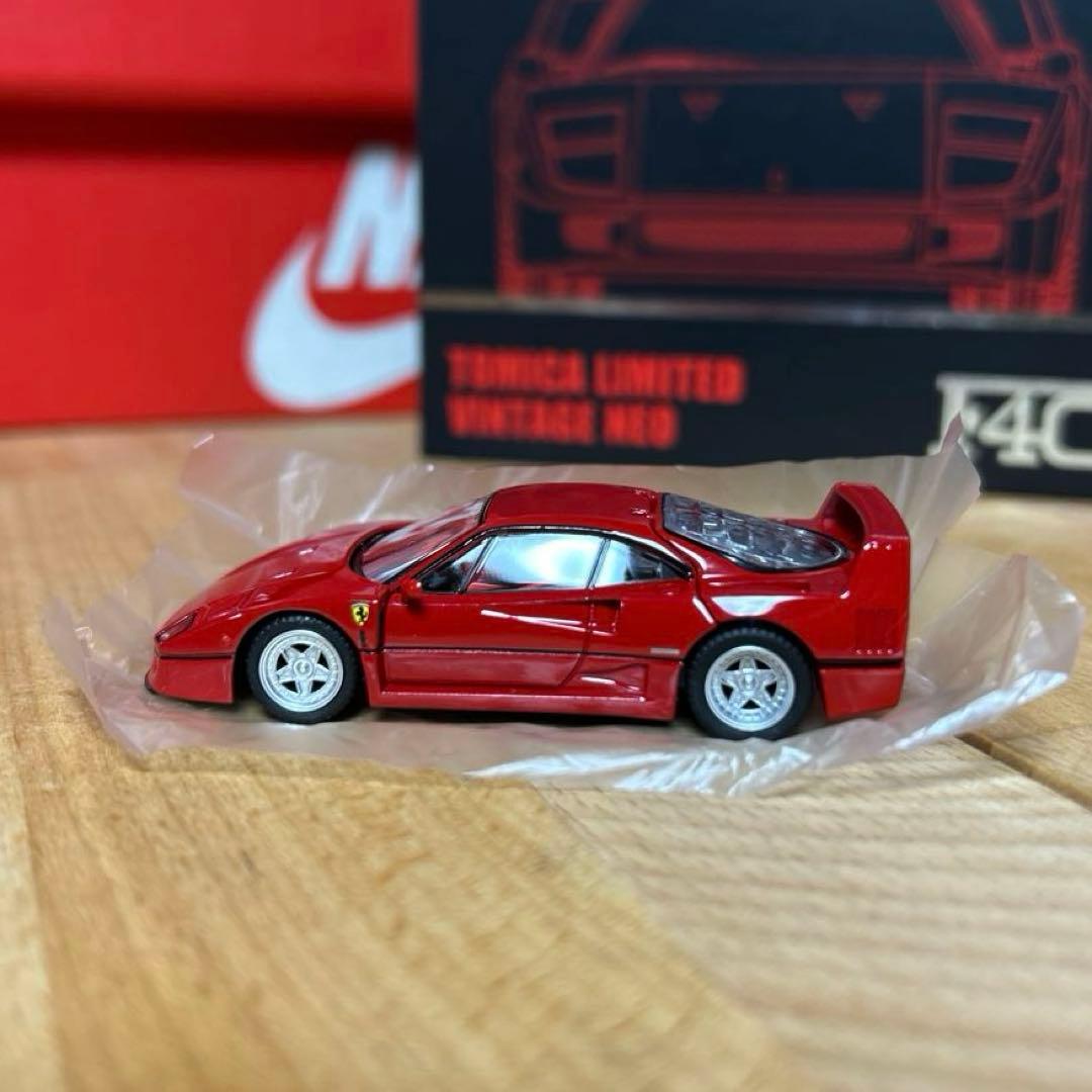 トミカリミテッドヴィンテージネオ フェラーリ F40 LV-NEO 赤