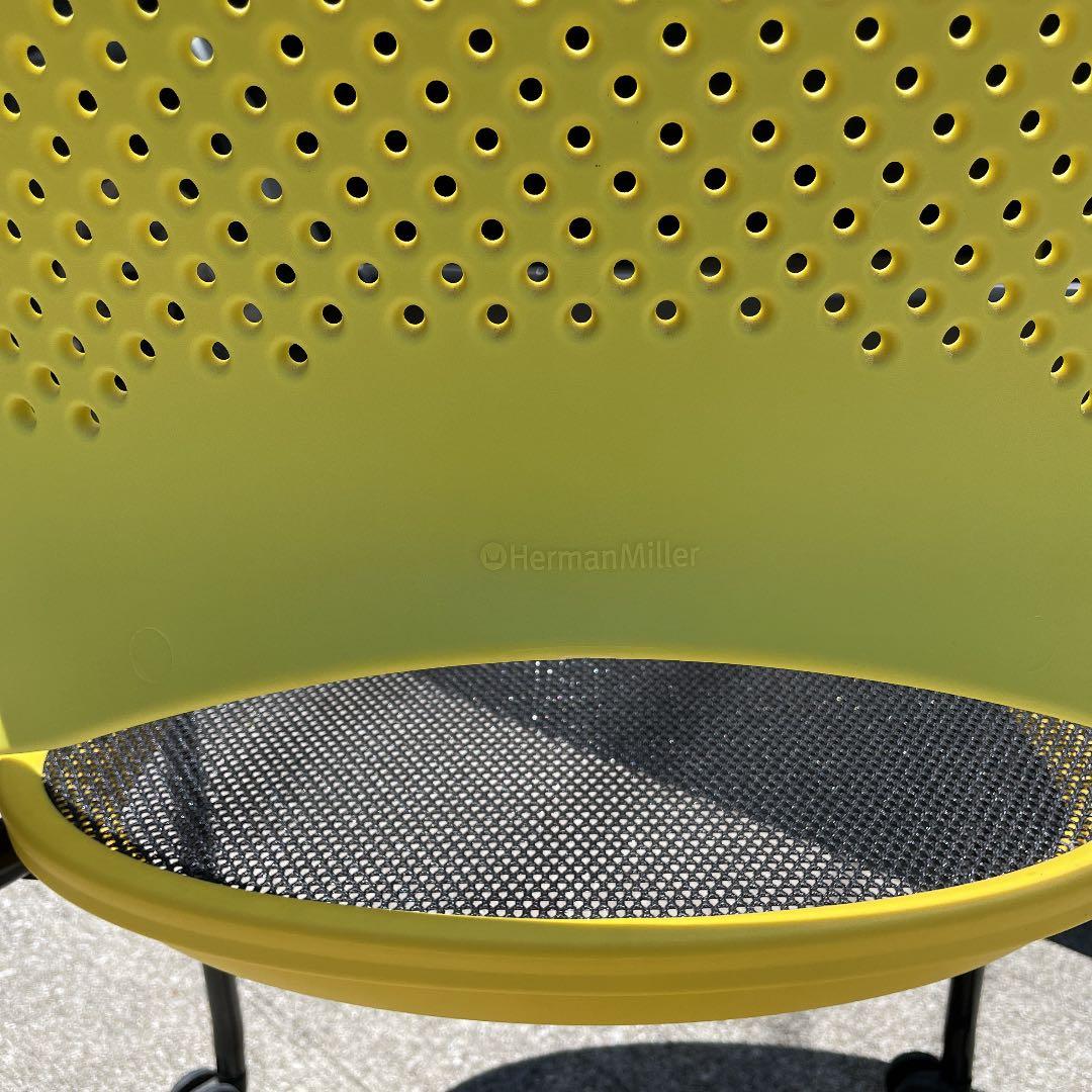 ハーマンミラー　③ スタッキングチェア　ケイパーチェア