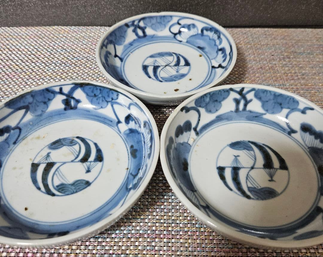 江戸時代中期～後期　古伊万里　染付　手描き　見込みに帆掛け舟の図　なます皿　3客