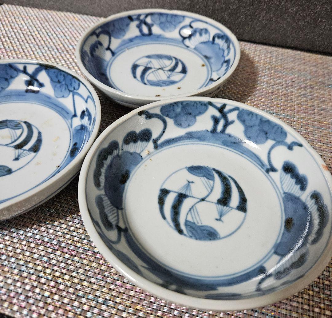 江戸時代中期～後期　古伊万里　染付　手描き　見込みに帆掛け舟の図　なます皿　3客