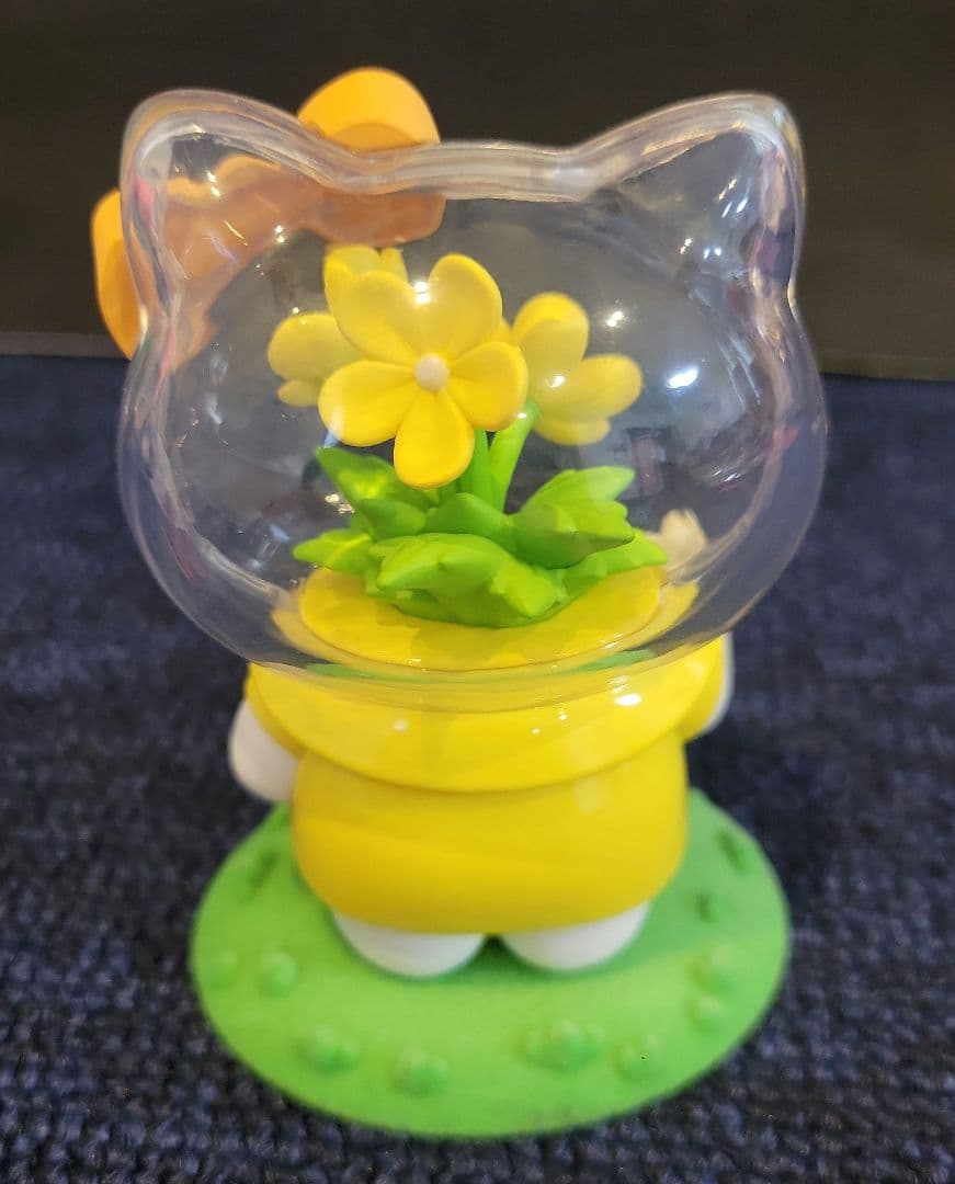 Azuma Makoto ハローキティと花 東信 フィギュア