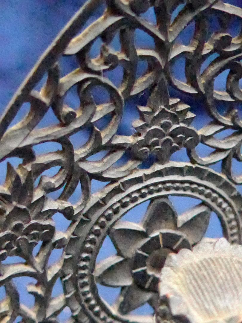 古い木彫の仏様。江戸時代？細かい彫り、高さは１９センチ