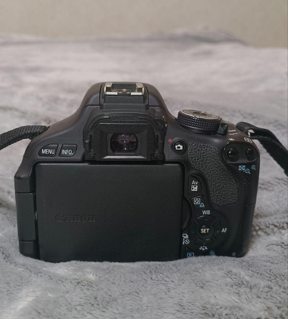 Canon EOS Rebel T3i 本体＋レンズ＋付属品 (動作品)