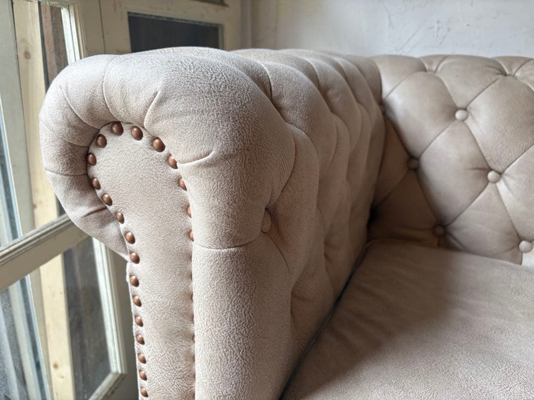 ベージュ ヴィンテージ チェスターフィールド風 ソファ レトロ