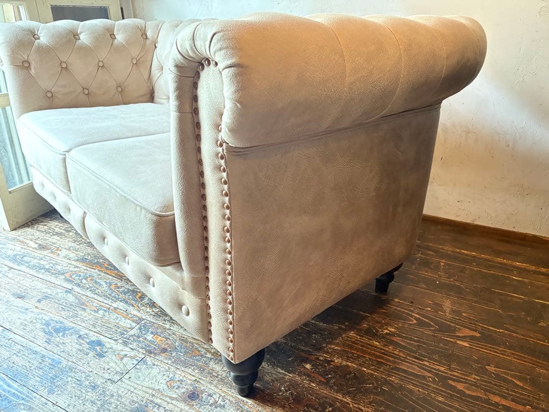 ベージュ ヴィンテージ チェスターフィールド風 ソファ レトロ