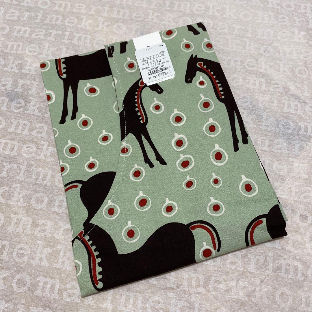 新品　マリメッコ　ムスタタンマ　エプロン