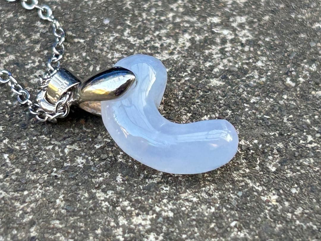 青森県産　青メノウ勾玉　錦石