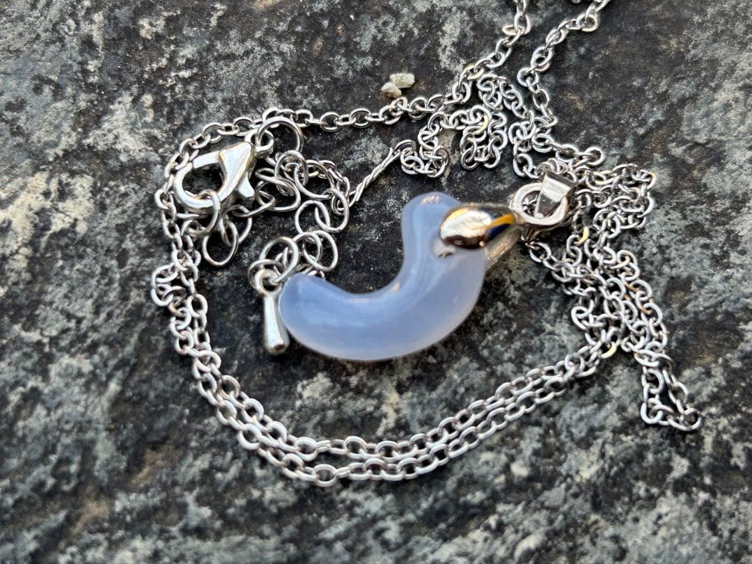 青森県産　青メノウ勾玉　錦石