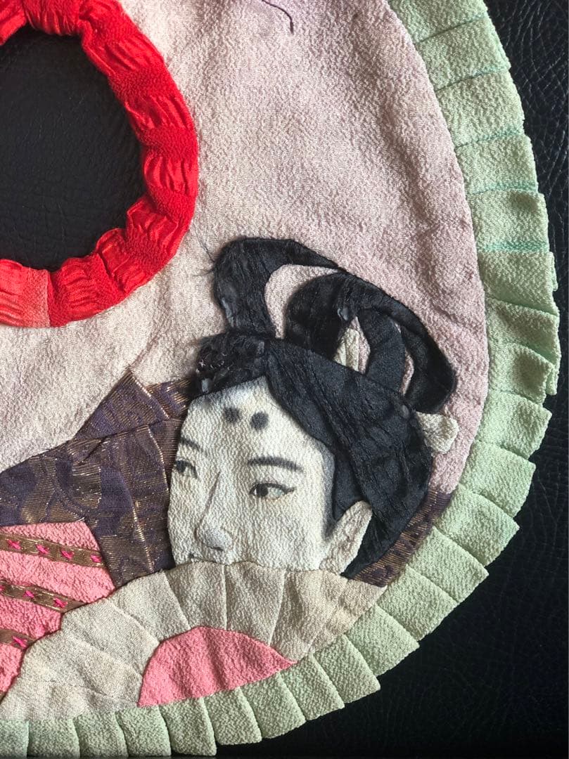 アンティーク　よどかけ　縮緬細工　古布　金糸刺繍　牛若丸図柄　傷有り