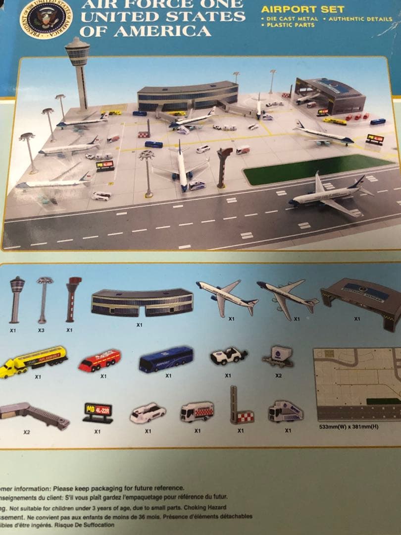 航空機・ヘリコプター Daron Airport with maintenance hangar