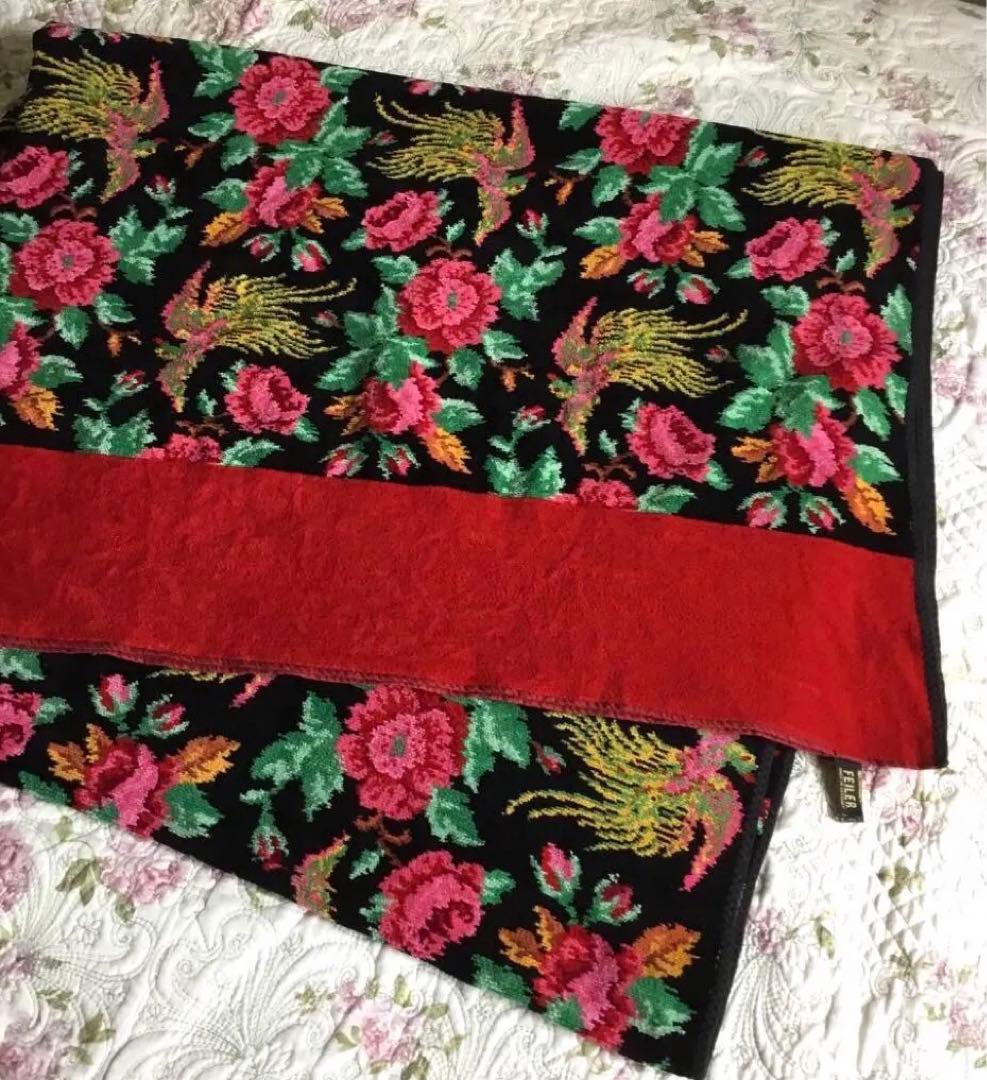 FEILERフェイラーのパラディス柄ベッドカバー/インテリアクロス　黒／赤