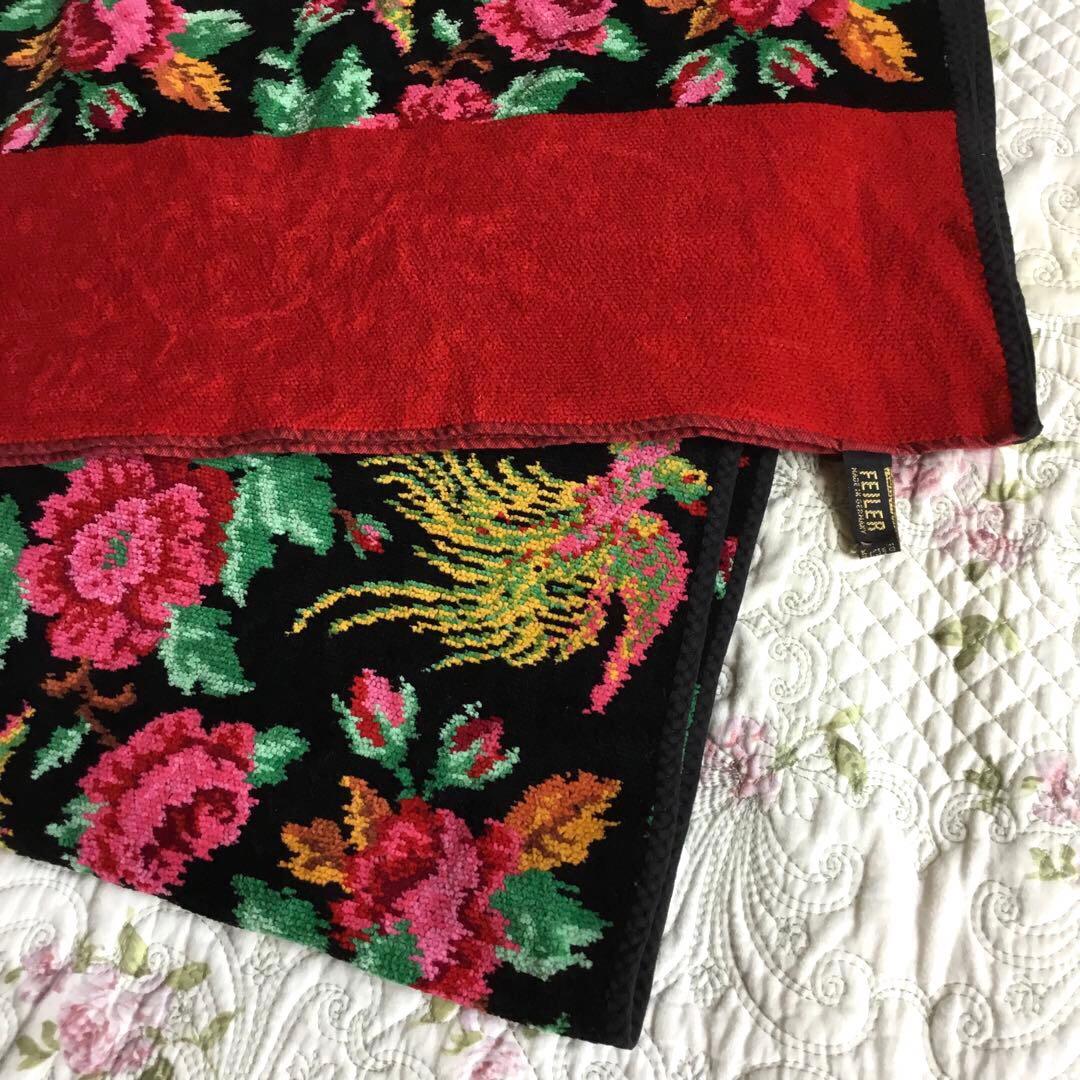 FEILERフェイラーのパラディス柄ベッドカバー/インテリアクロス　黒／赤