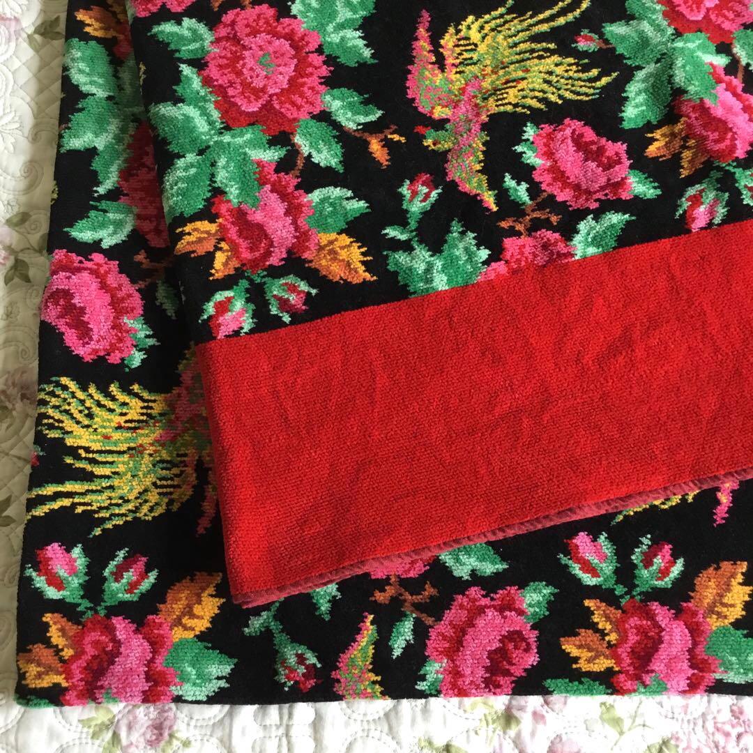 FEILERフェイラーのパラディス柄ベッドカバー/インテリアクロス　黒／赤