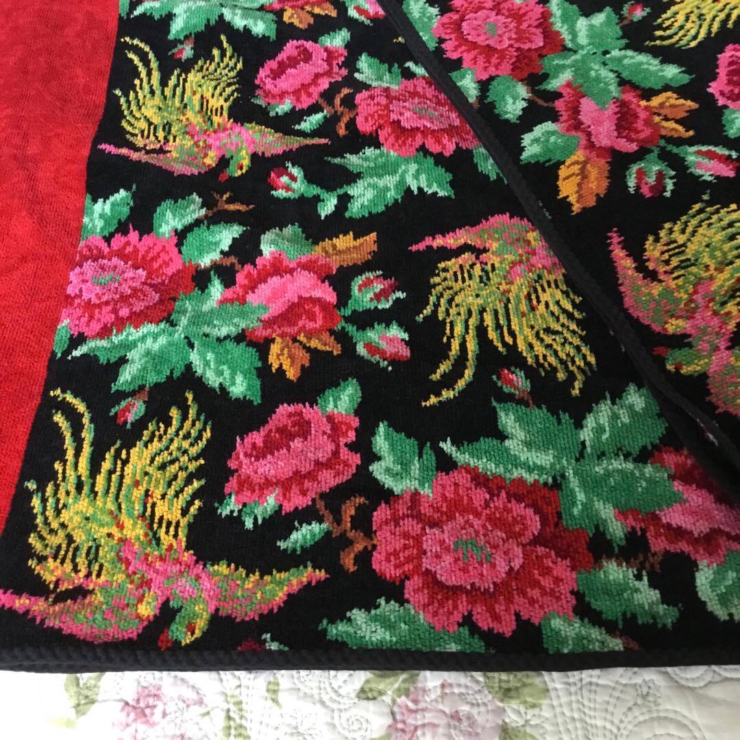 FEILERフェイラーのパラディス柄ベッドカバー/インテリアクロス　黒／赤