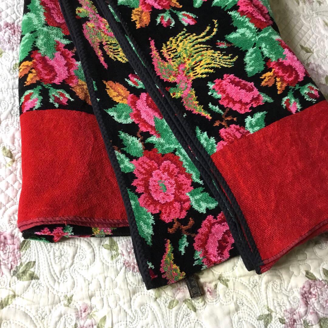 FEILERフェイラーのパラディス柄ベッドカバー/インテリアクロス　黒／赤