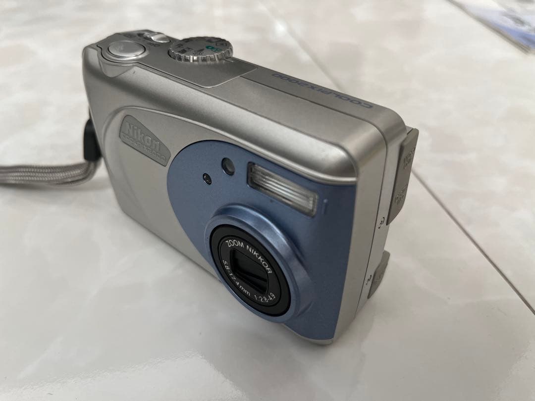 デジタルカメラ Nikon Coolpix 2000
