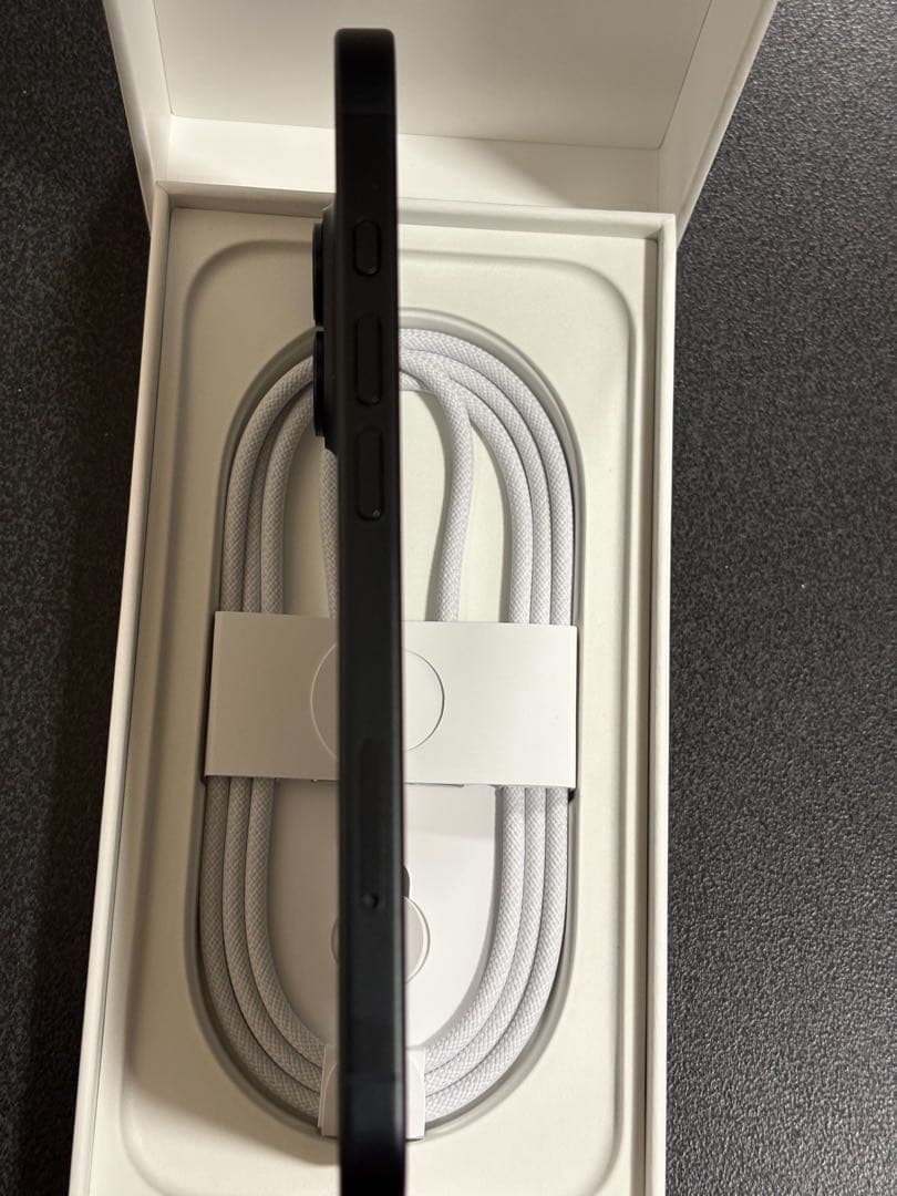 Apple iPhone16 ブラック 128GB 本体 美品 99%