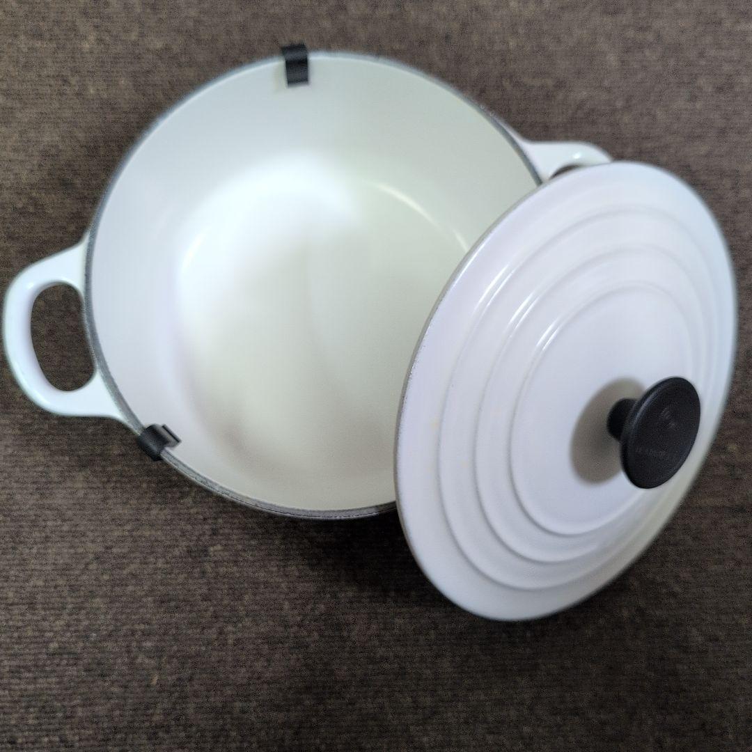 LE CREUSET 18センチ鍋ココット 人気カラーホワイト