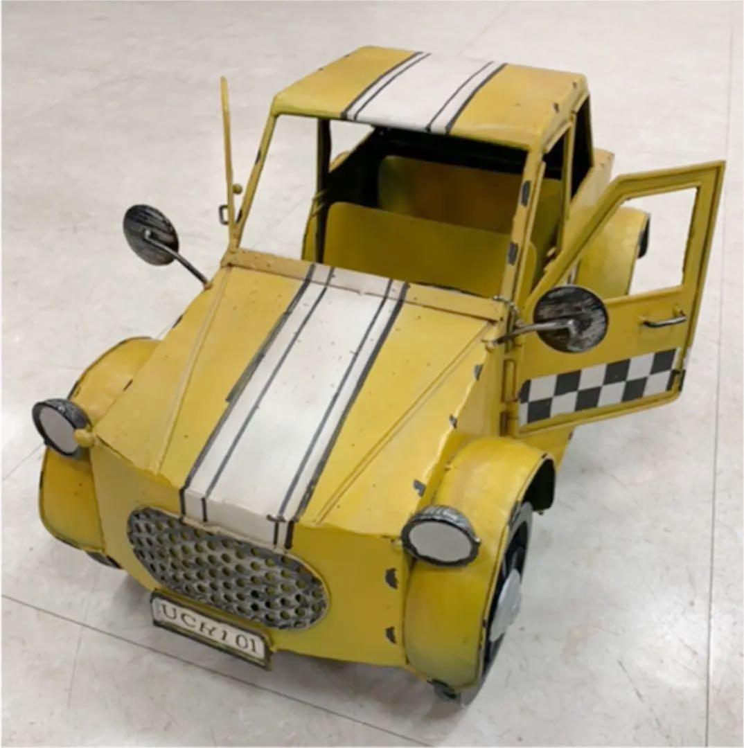 ブリキのタクシー　インテリア