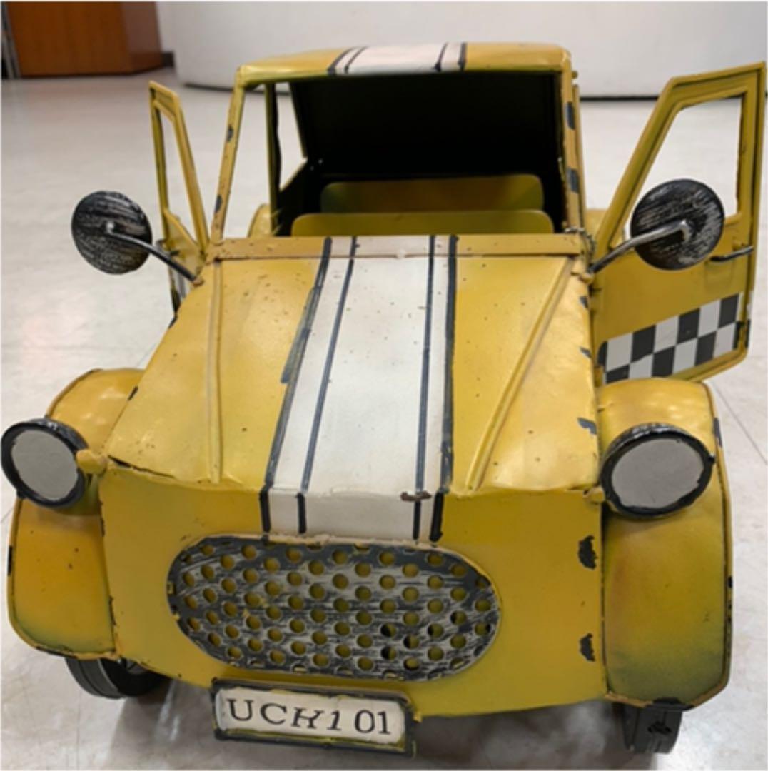 ブリキのタクシー　インテリア