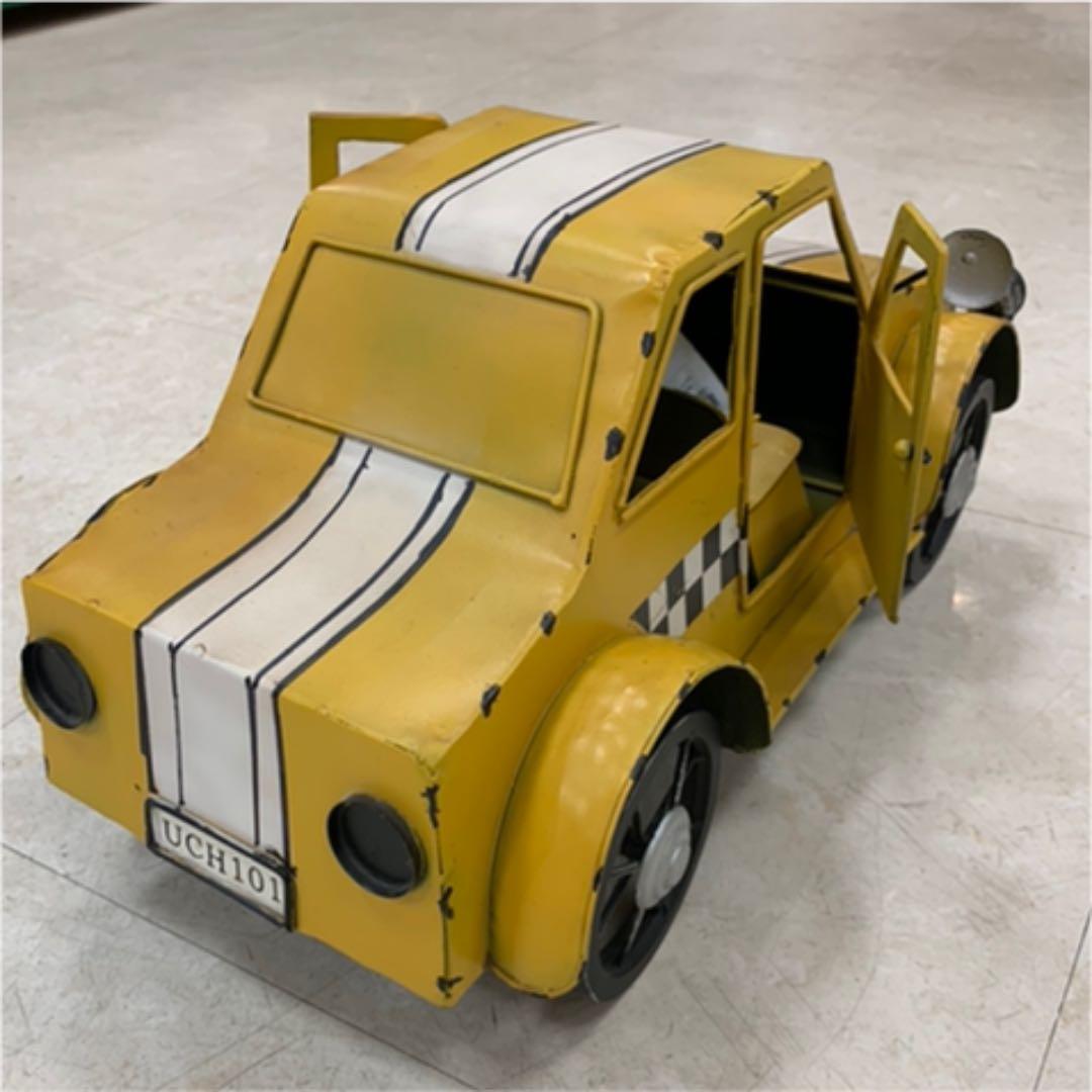 ブリキのタクシー　インテリア