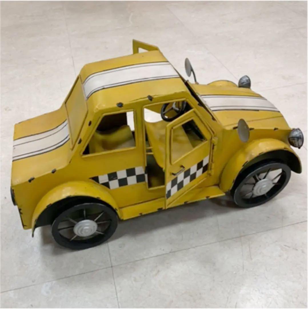 ブリキのタクシー　インテリア