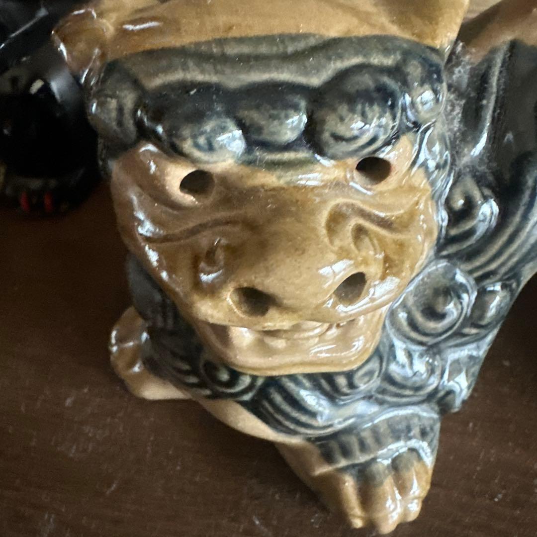 シーサー 黒とベージュ 陶器