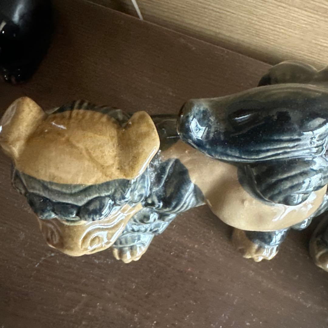 シーサー 黒とベージュ 陶器