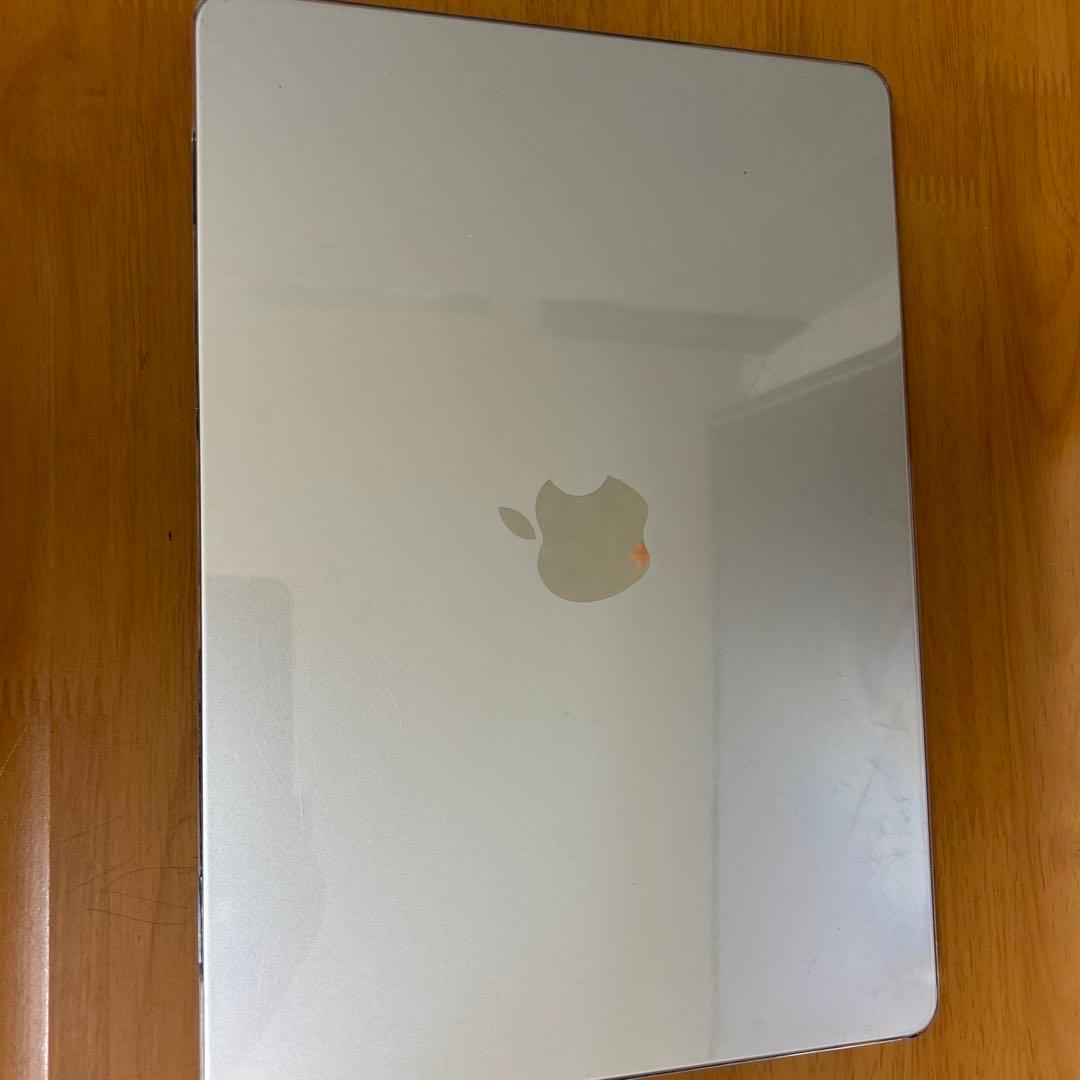 M2 MacBook Air 8GB / 256GB スターライト