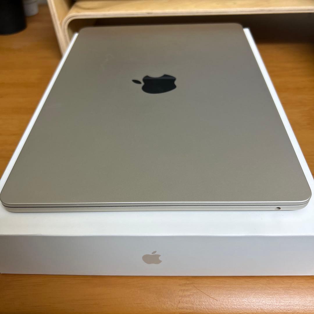 M2 MacBook Air 8GB / 256GB スターライト