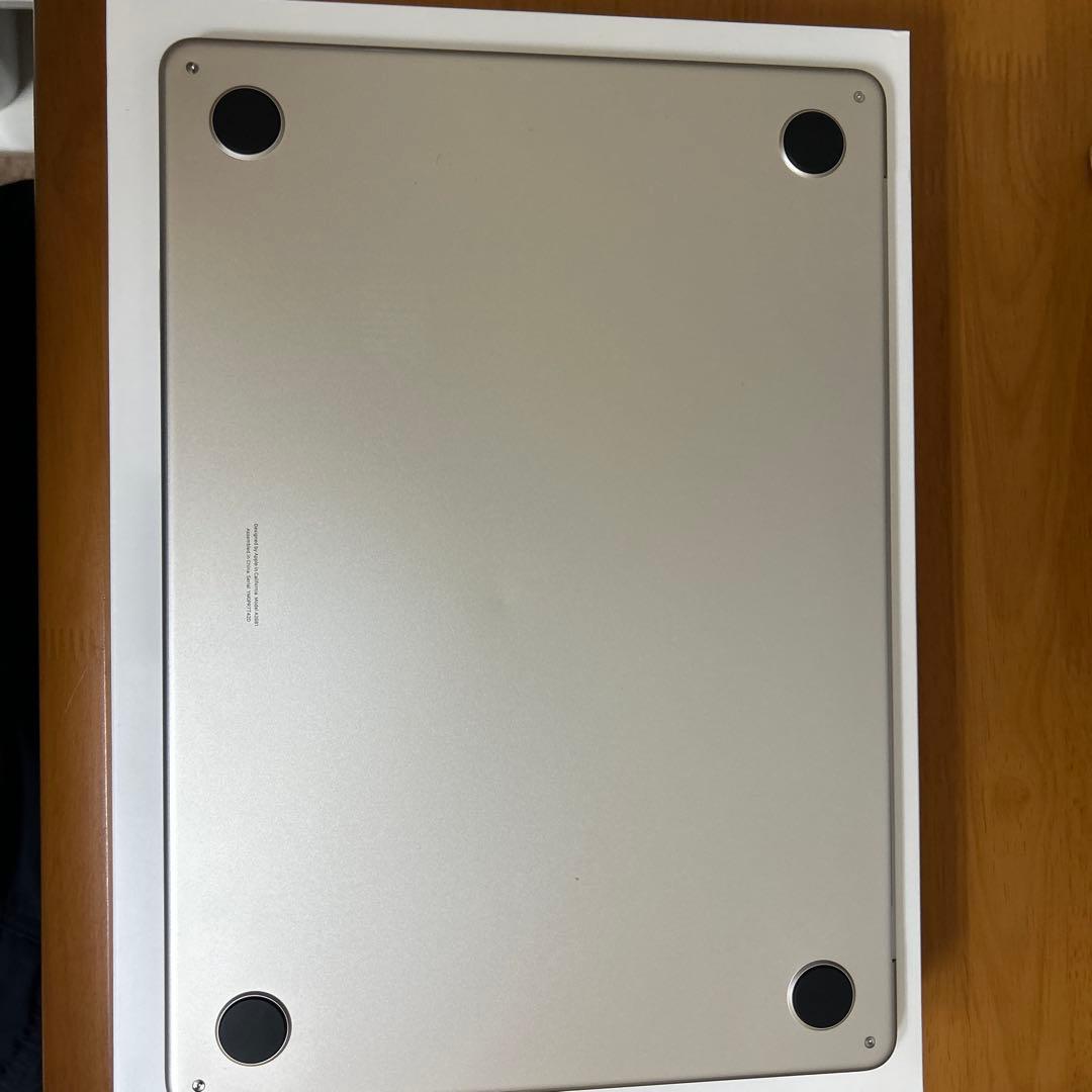M2 MacBook Air 8GB / 256GB スターライト