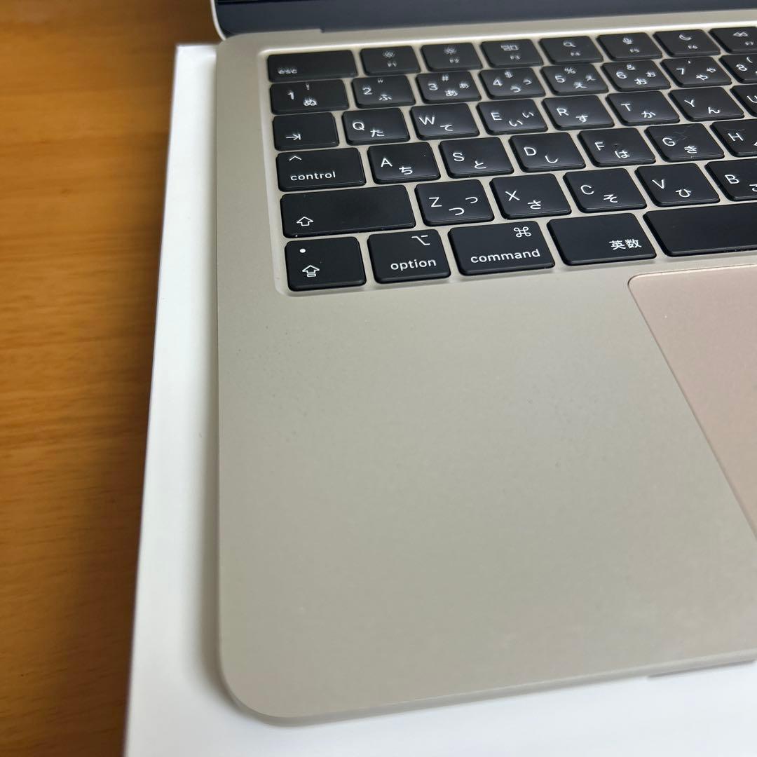 M2 MacBook Air 8GB / 256GB スターライト