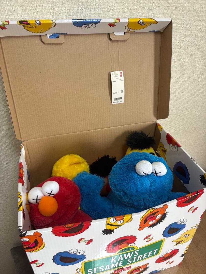希少！　UNIQLO KAWS✖️セサミストリートぬいぐるみ