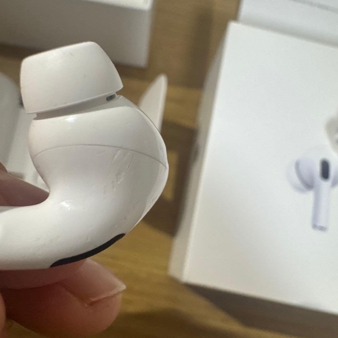 正規品AirPods Pro第二世代 本体 ケース、ライトニングケーブル付き