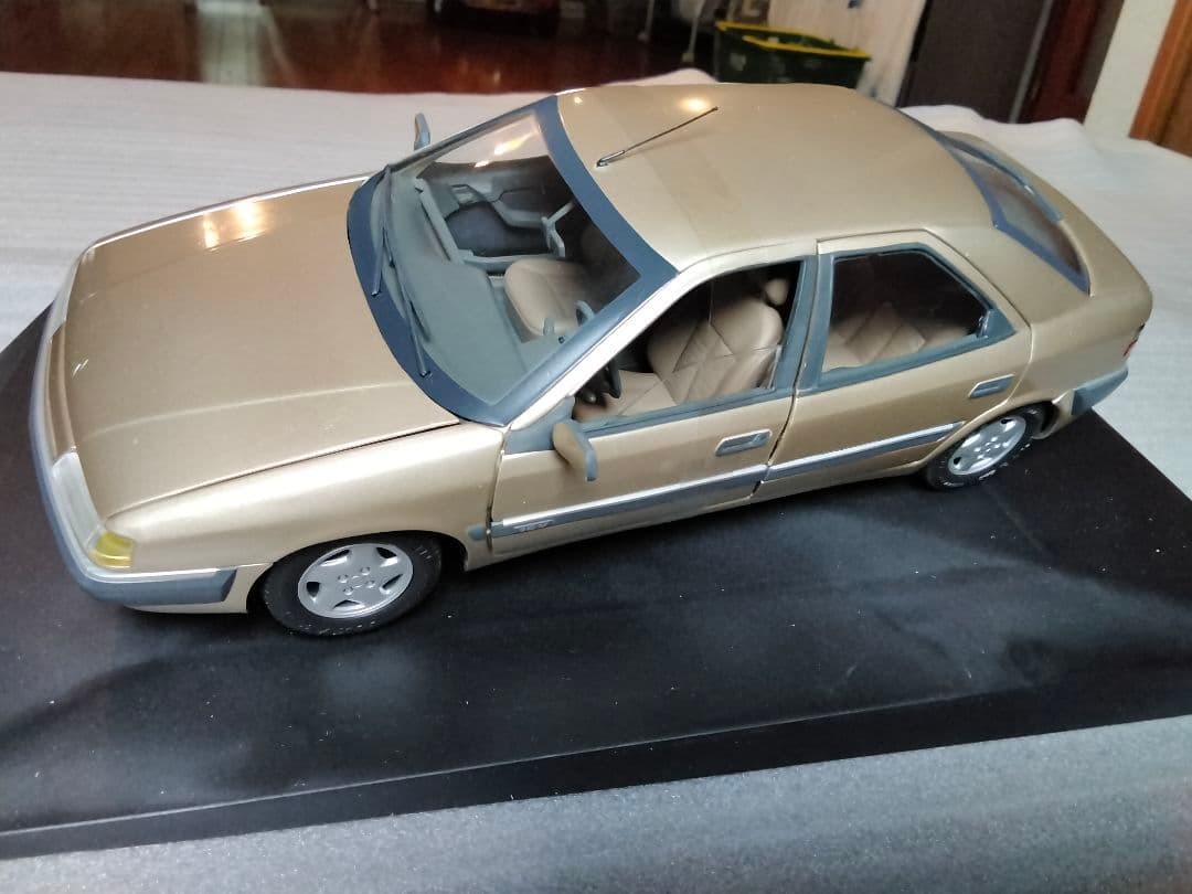 CITOROEN　Xantia　ゴールド　箱あり