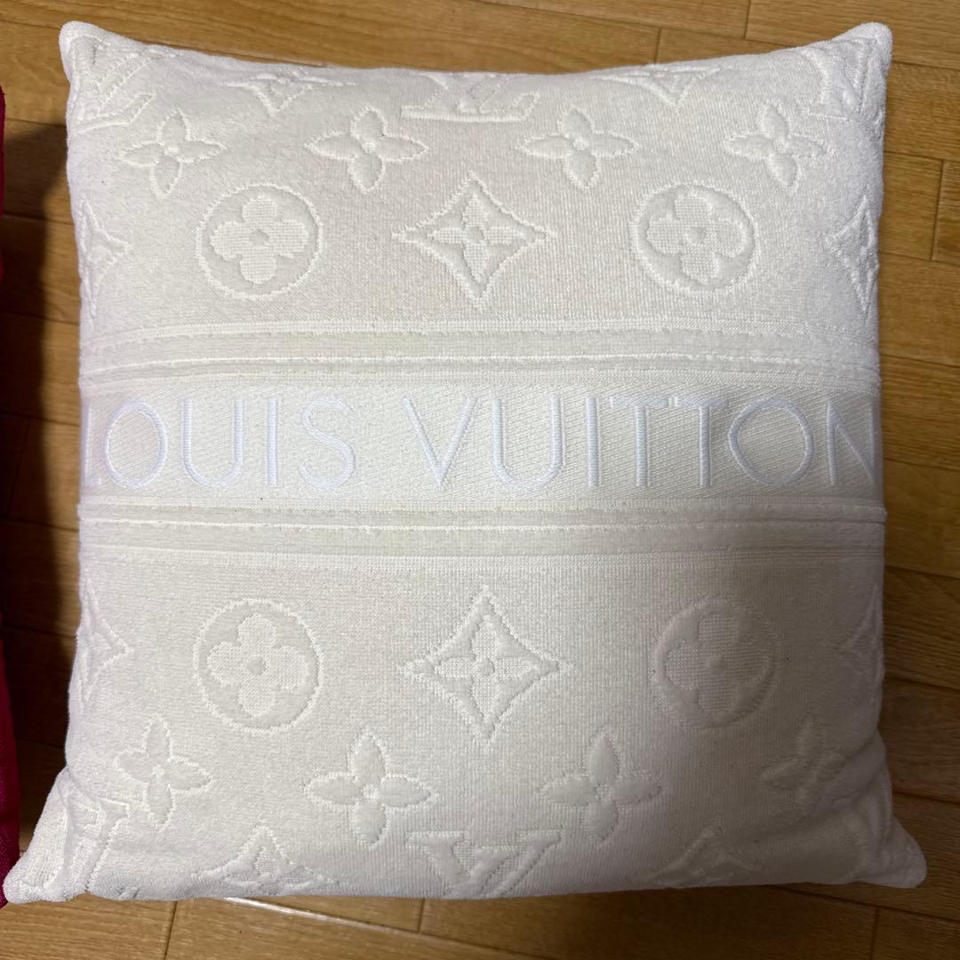 ルイヴィトン　クッション