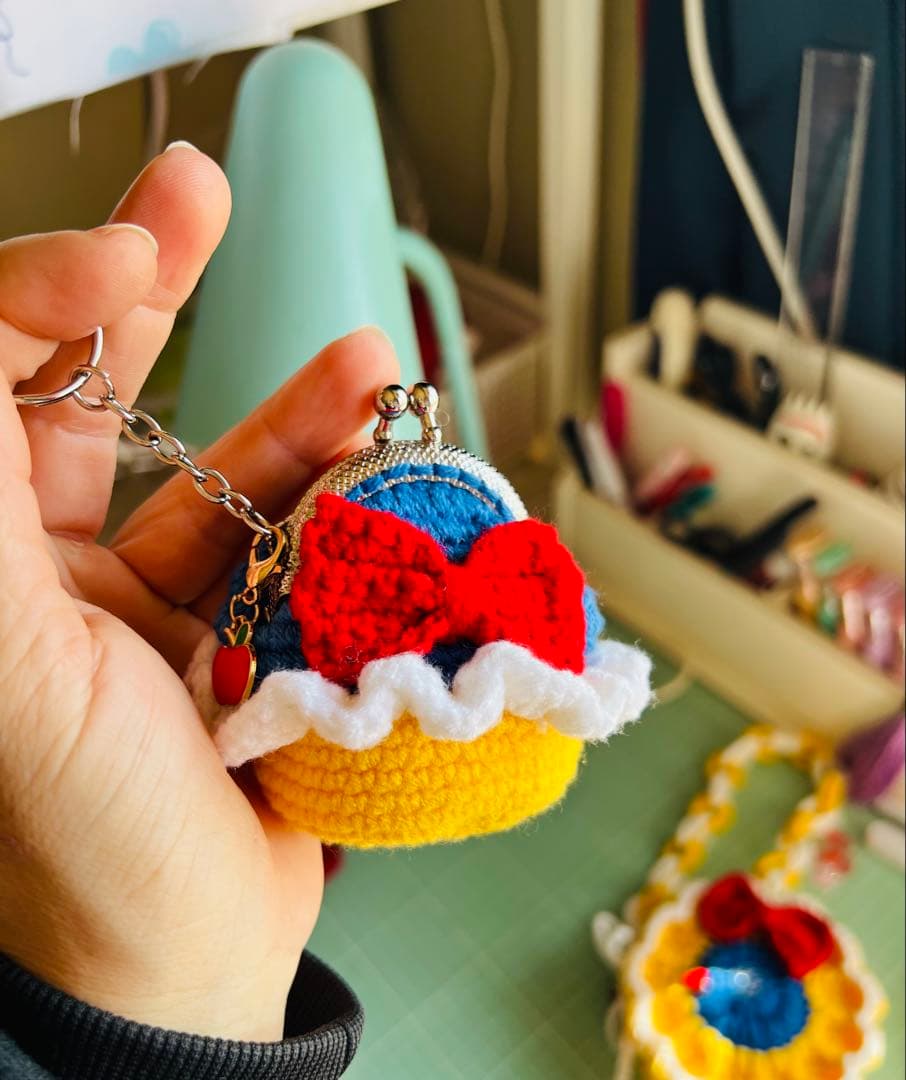 ハンドメイド 白雪姫風 かぎ編みドールセット 25cm りんごバッグ付き