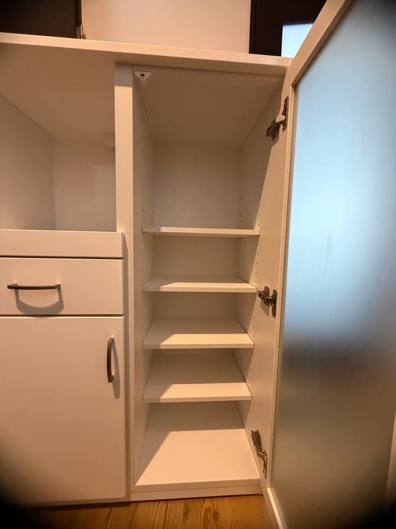 早い者勝ち‼️送料込‼️ニトリ　レンジボード 食器棚　コンセント付き　スライド付　白