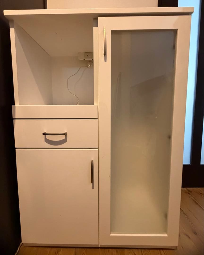 早い者勝ち‼️送料込‼️ニトリ　レンジボード 食器棚　コンセント付き　スライド付　白