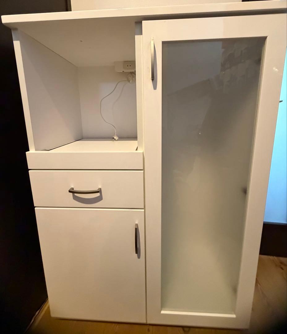 早い者勝ち‼️送料込‼️ニトリ　レンジボード 食器棚　コンセント付き　スライド付　白