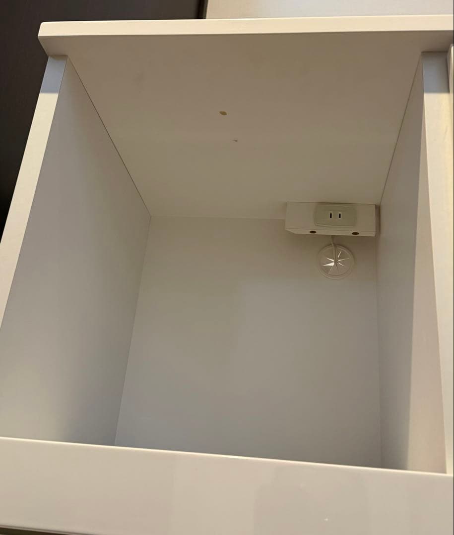 早い者勝ち‼️送料込‼️ニトリ　レンジボード 食器棚　コンセント付き　スライド付　白