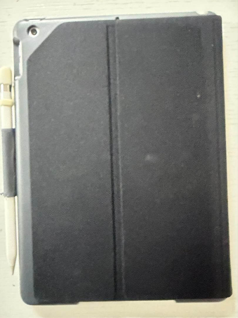 iPad第6世代 Wi-￼Fiモデル 32GB + キーボードカバー