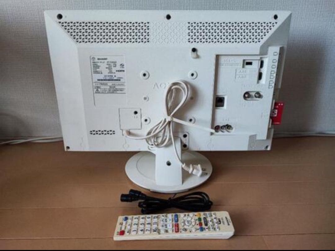 SHARP AQUOS 22型液晶テレビ　美品中古品　二画面