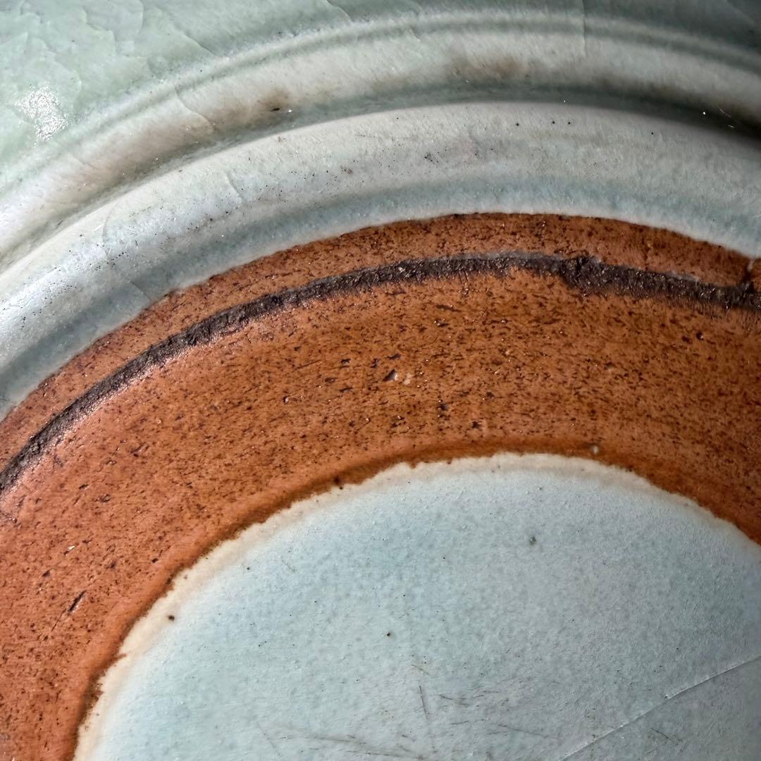 江戸中期　古波佐見　灰青色　青磁陽刻輪花形大鉢　直径31.2cm