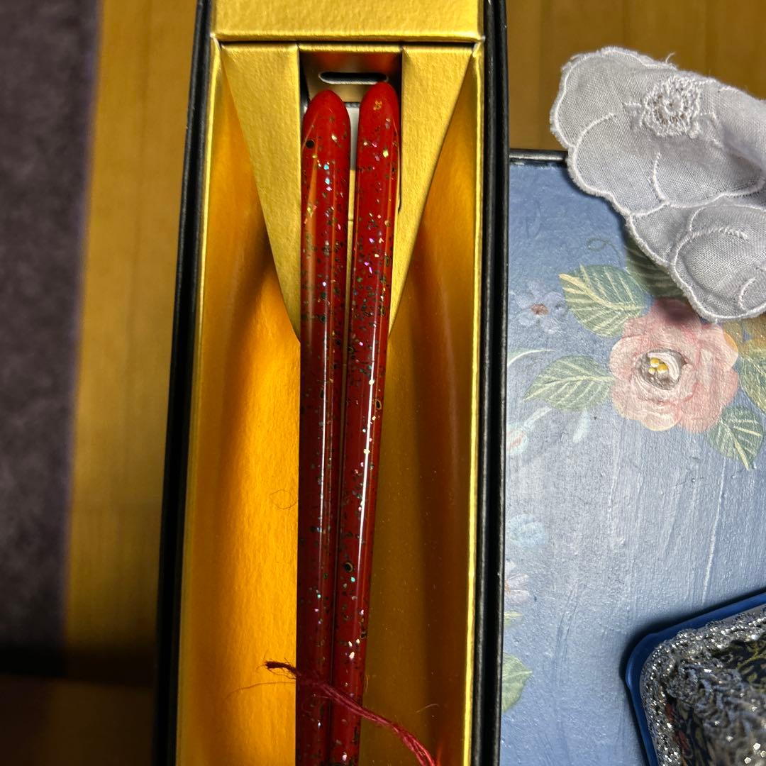 一双うるし天然木　津軽塗り夫婦ばし　箸置きのおまけ付き