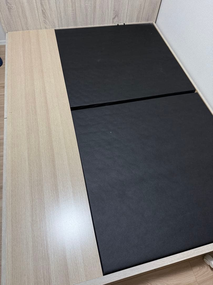 引取限定　ダブルベッド　解体可能　フレーム　ニトリ　引き出し　ライト　コンセント