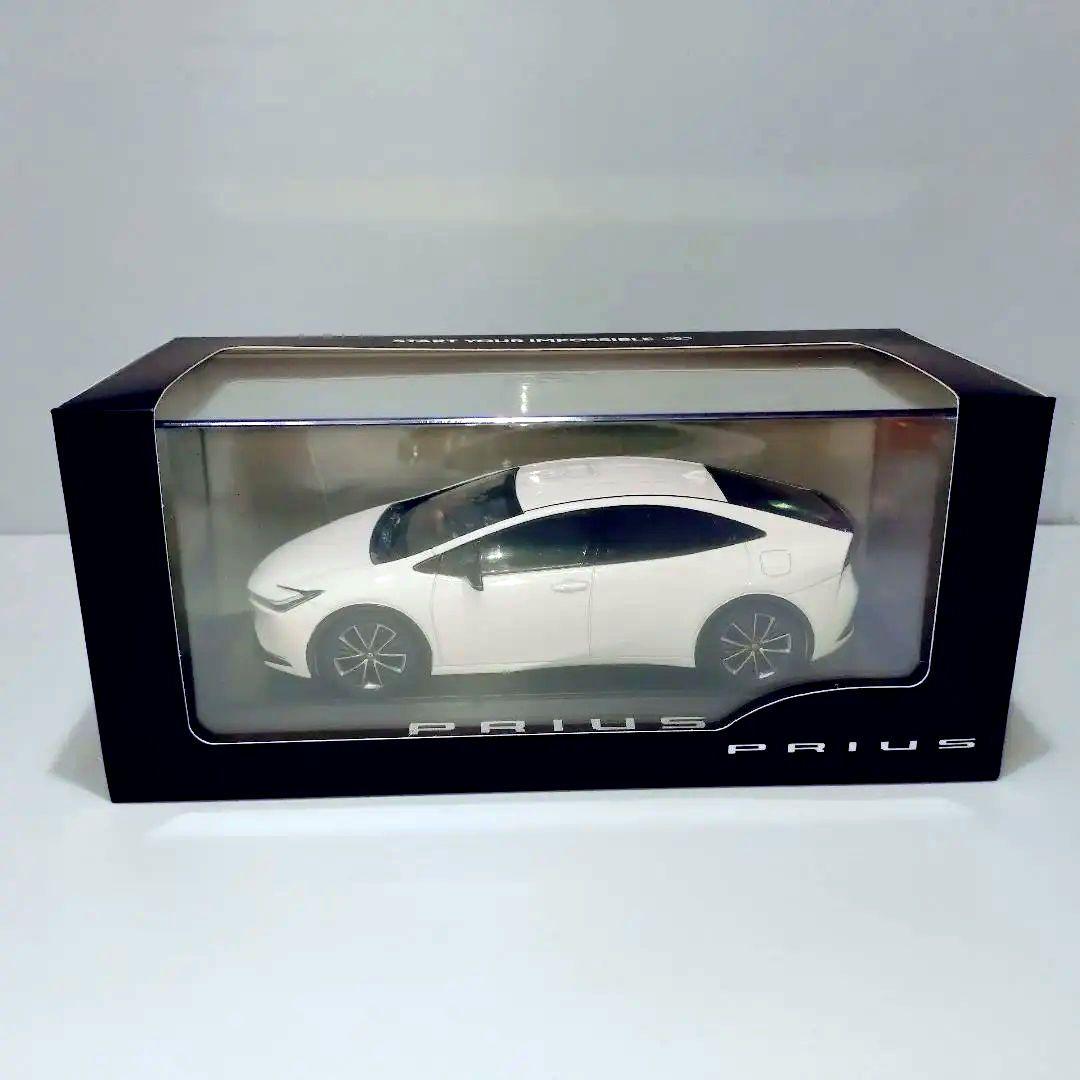 非売品 1/30 トヨタ プリウス 60系 ミニカー スーパーホワイトⅡ 040