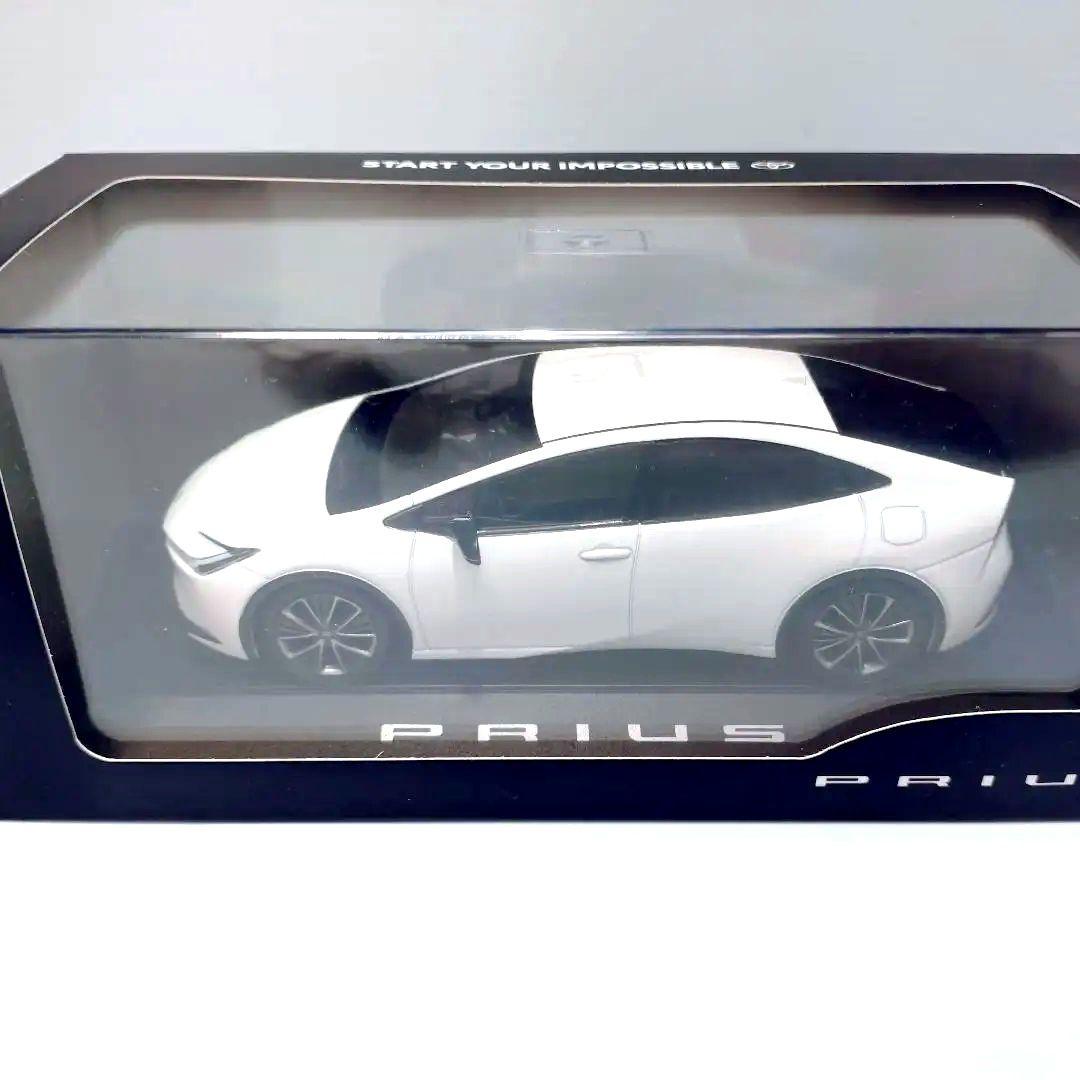 非売品 1/30 トヨタ プリウス 60系 ミニカー スーパーホワイトⅡ 040